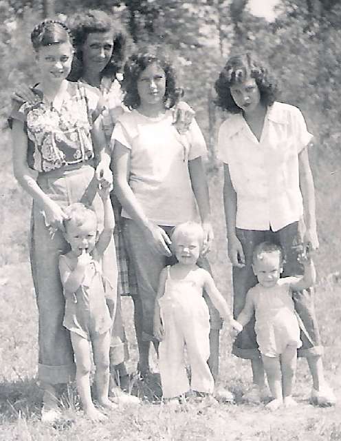 O'Neal, Bobbie, Edna, Peggy, Betty
Buddy, Geri, Johnnie